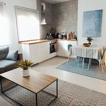 A 5 Min A Pie Del Centro, Muy Acogedor, Wifi Y Netflix