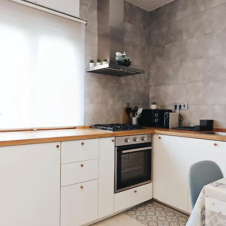 A 5 Min A Pie Del Centro, Muy Acogedor, Wifi Y Netflix Appartamento