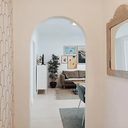 A 5 Min A Pie Del Centro, Muy Acogedor, Wifi Y Netflix