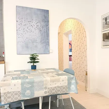 A 5 Min A Pie Del Centro, Muy Acogedor, Wifi Y Netflix Appartamento *